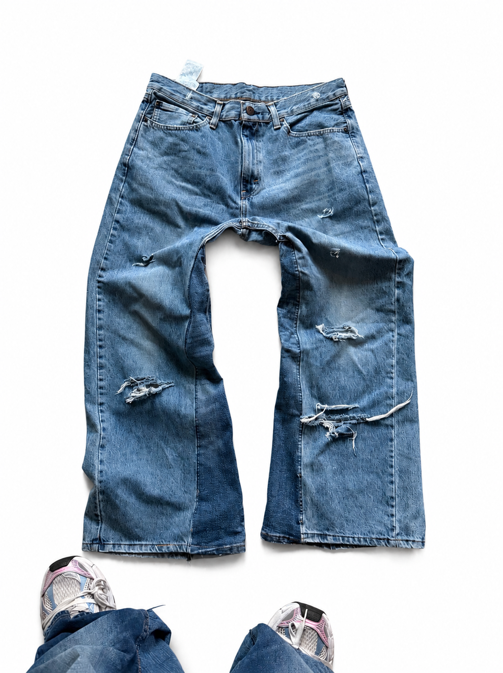 Levi jeans Distressed dark wash denim jeans with a ripped