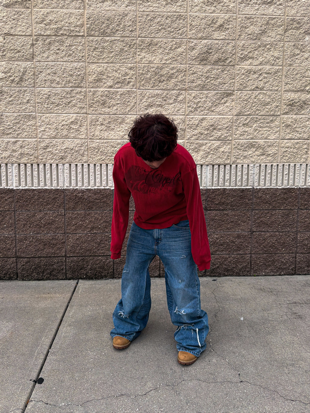 Levi jeans Distressed dark wash denim jeans with a ripped