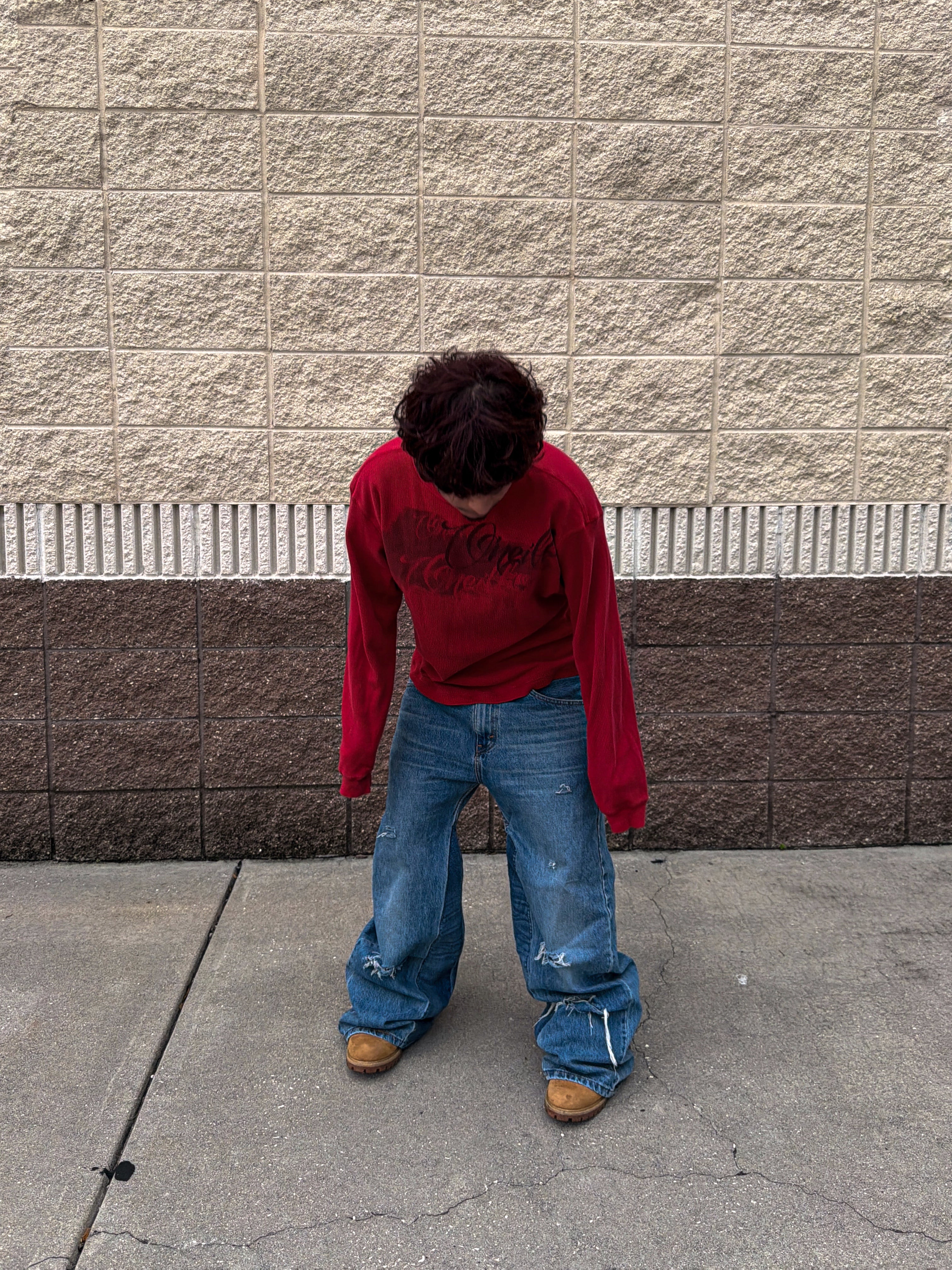 Levi jeans Distressed dark wash denim jeans with a ripped